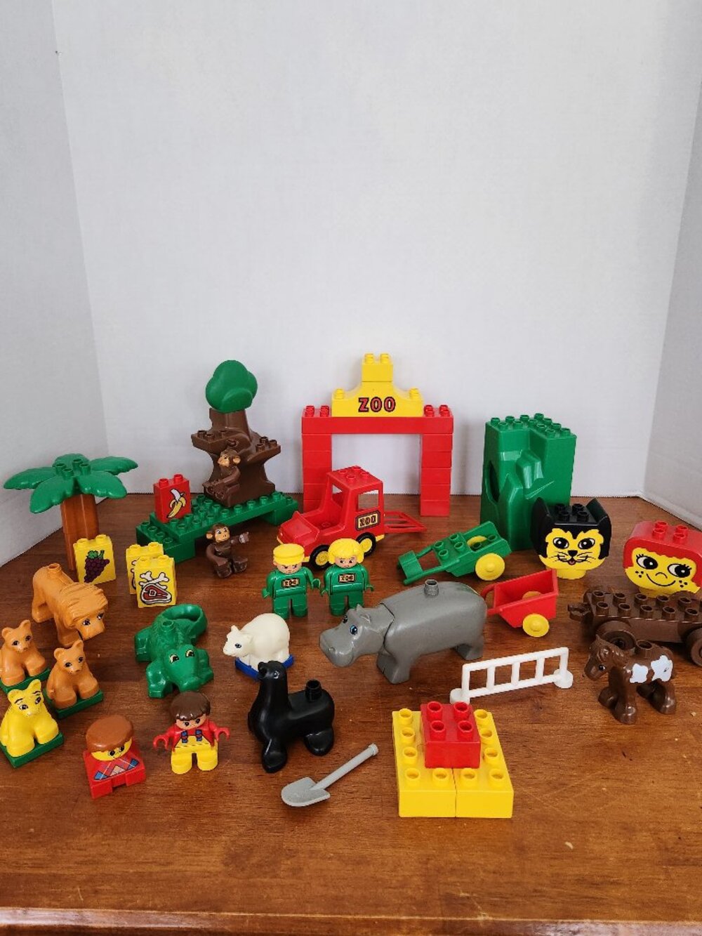 Vintage Lego Duplo Zoo LOT from Sets 2668 and 2669 Animals Minifigures More 1990